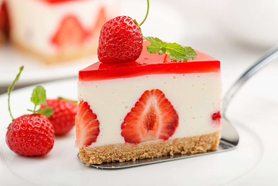 No-Bake Strawberry Jelly Cheesecake_205380816 No-Bake Strawberry Jelly Cheesecake
